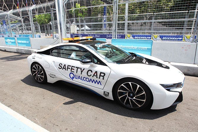 是高通宣布將於第二屆 Formule E 安全車 BMW i8 導入更大功率的 Halo 7.2kW 無線充電系統這篇文章的首圖