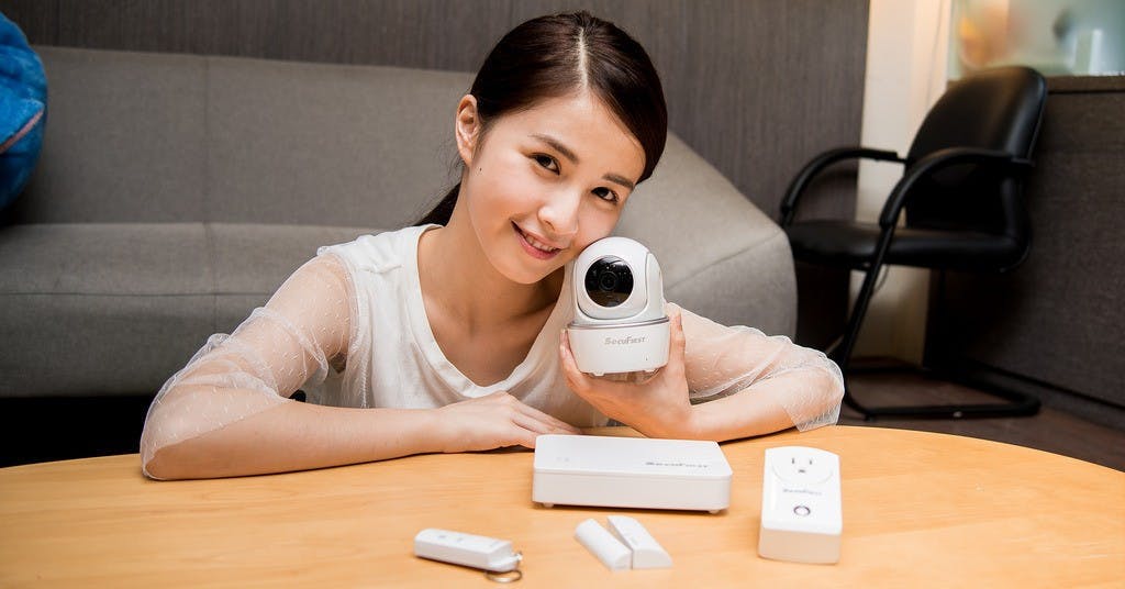 是【癮柯柯】SecuFirst 居家安全防護動手玩!就算不在家,也可以用手機監控家中安全喔~這篇文章的首圖