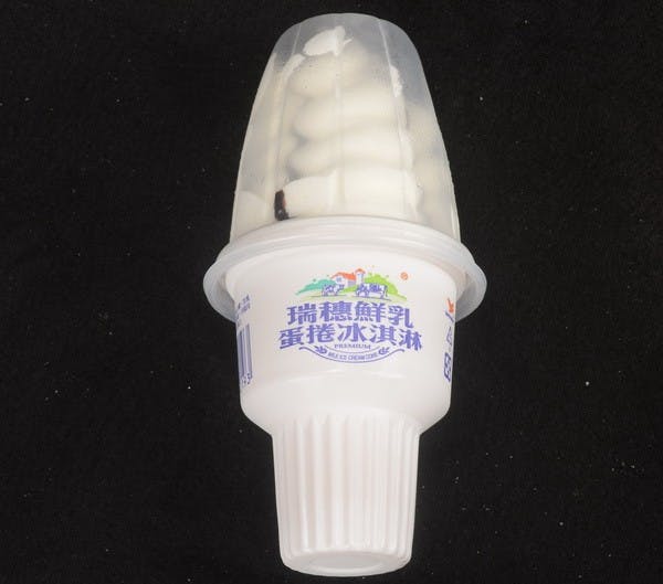 是在仿製瑞穗鮮乳蛋捲冰淇淋過程中,發現比幾小時不融化還大的問題,產品名稱可能有涉及到不實廣告的嫌疑?這篇文章的首圖
