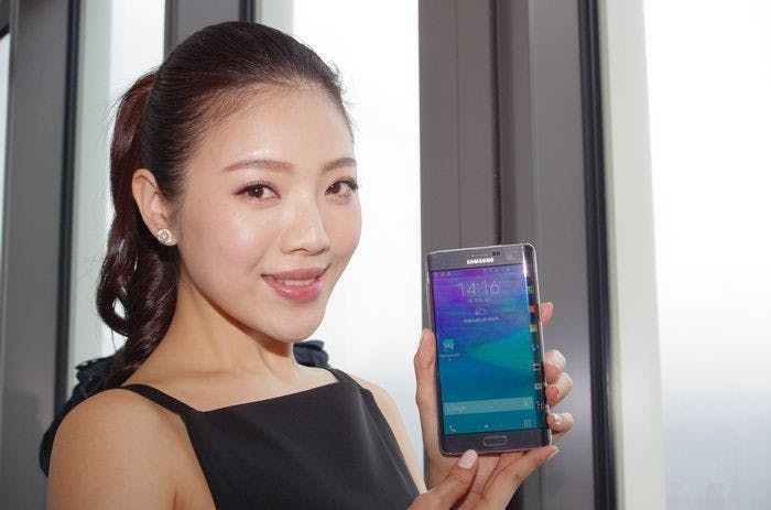 是曲面顯示不光只是用在提升人體工學,具備獨特邊緣彎曲顯示的三星 Galaxy Note Edge 在台登場這篇文章的首圖