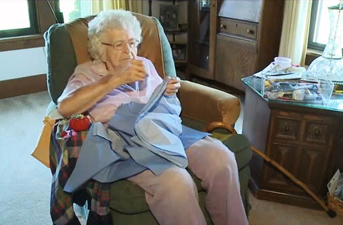 是99 歲老奶奶每天縫一件衣服,送給非洲的小朋友這篇文章的首圖