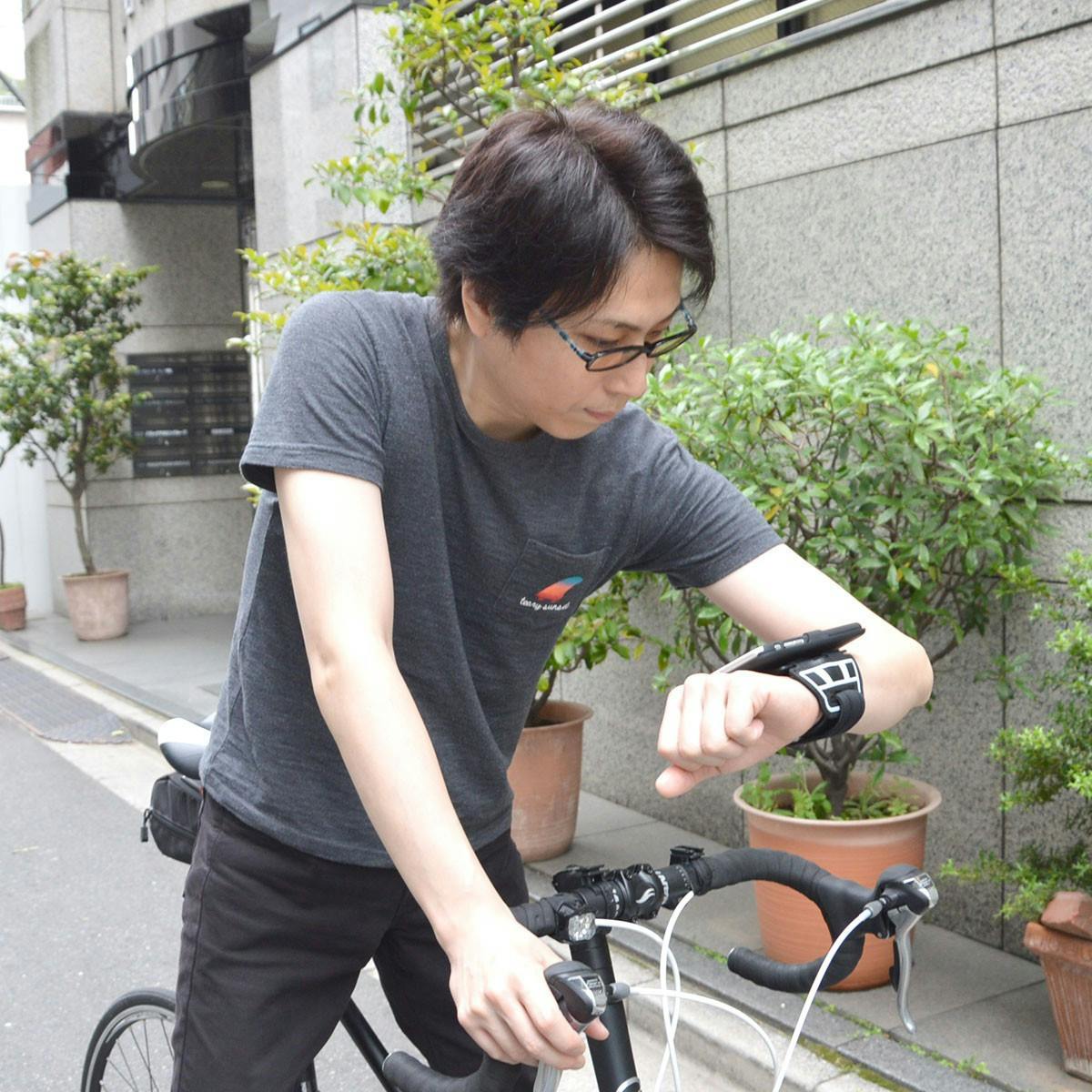 是把「手持裝置」變成「穿戴裝置」的手機手腕帶這篇文章的首圖