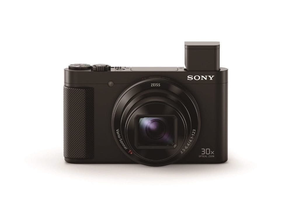 是Sony 在台推出輕巧兩款 30 倍光學變焦相機,為內建電子觀景窗之 HX90V 與主打輕巧之 WX500這篇文章的首圖