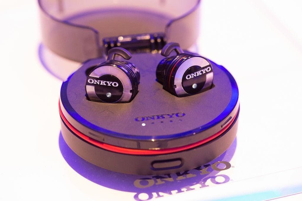 是CES 2016 :簡單就是美, Onkyo 展出它們的真無線入耳式耳機 W800BT這篇文章的首圖