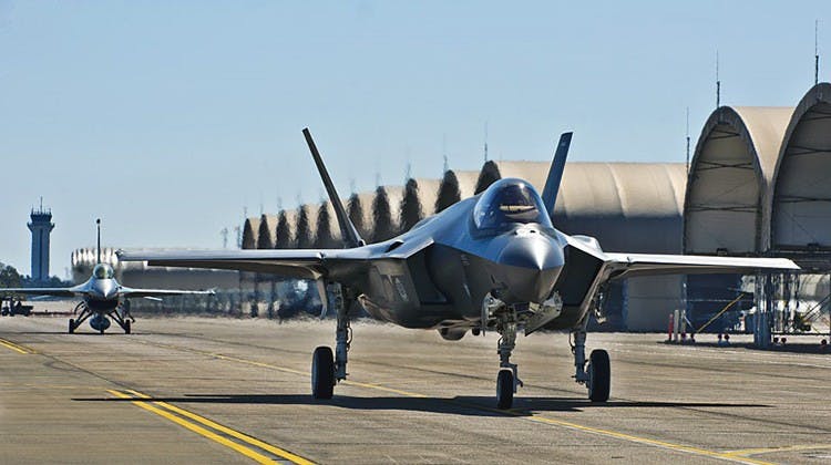 是F-35A首次「大象漫步」測試這篇文章的首圖