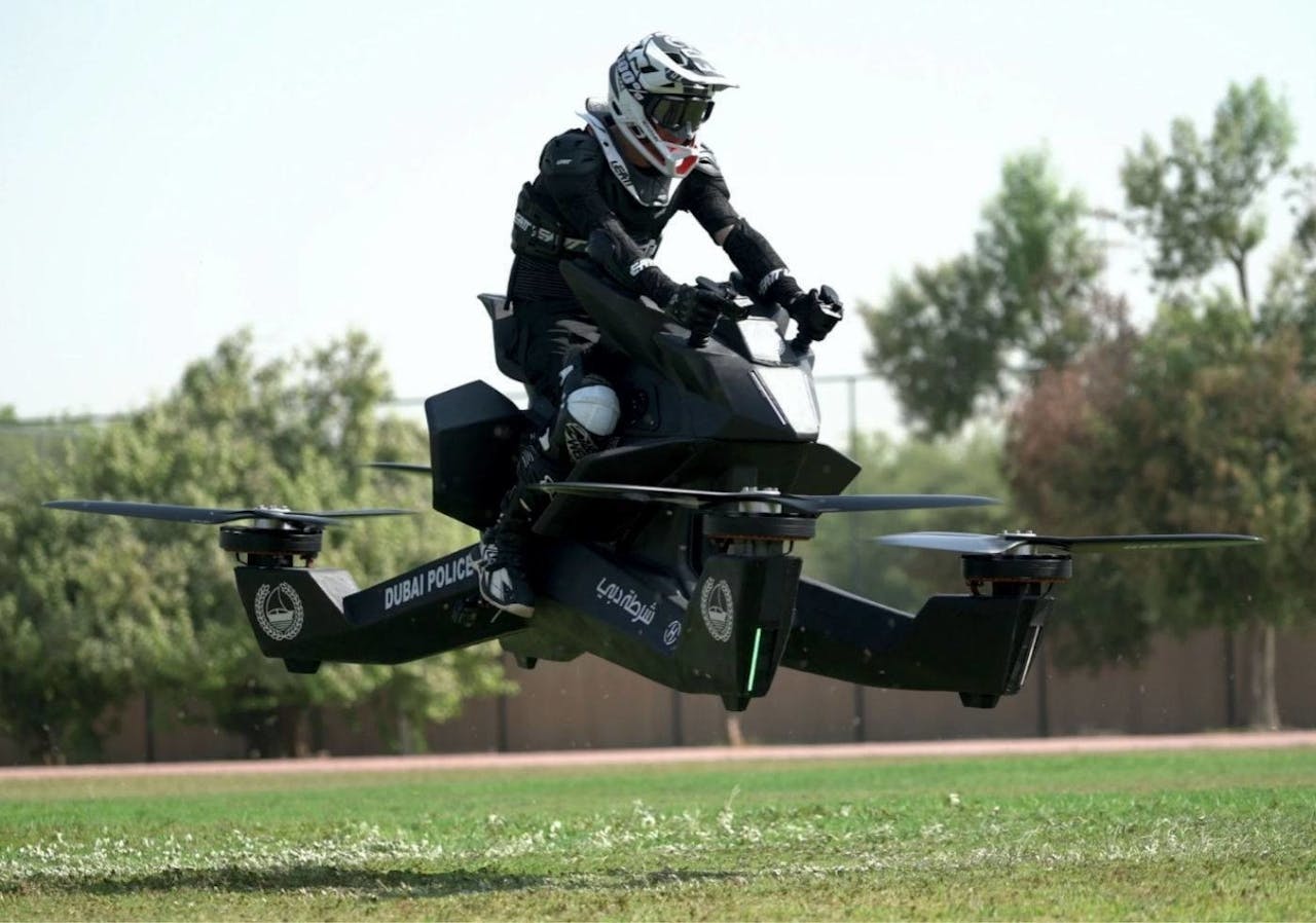 是空中遊騎兵!杜拜警察準備把「飛行機車」作為標配這篇文章的首圖