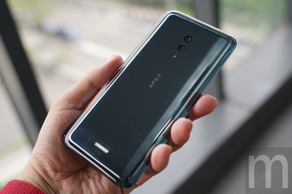 是動眼看/以「水滴」理念打造、對應5G連的vivo第二款APEX概念手機這篇文章的首圖