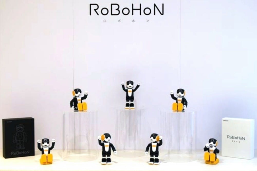 是夏普更新機器人手機RoBoHoN,分別推出三種不同版本、加入更多應用這篇文章的首圖