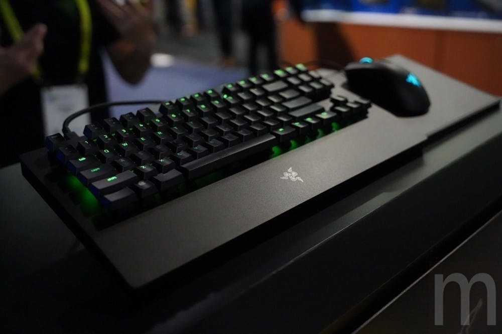 是動眼看/對應Xbox One使用的Razer新款Turret鍵盤滑鼠組這篇文章的首圖