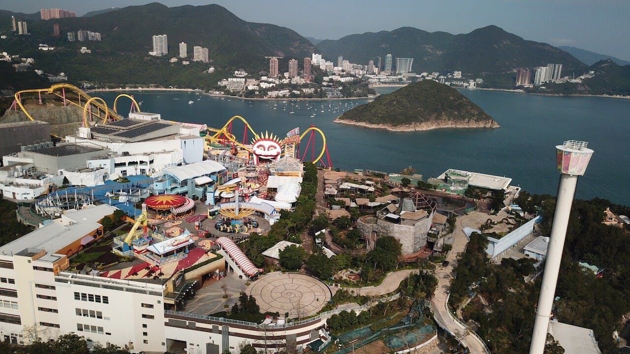 海洋公園是值得繼續營運。市民不要只從商業角度考慮它是否應持續營運，反而要從倒閉後的影響考量。（亞新社）