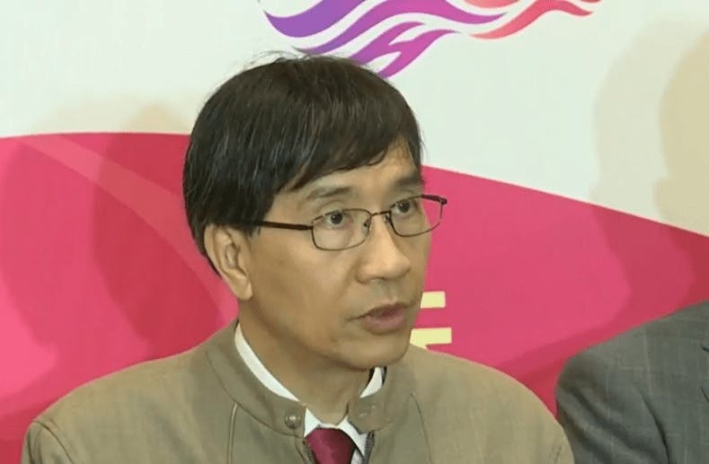 袁國勇強調，現時的目標是要大大減低武漢的疫情，不能讓病毒在其他省市落地生根。（香港電台新聞截圖）