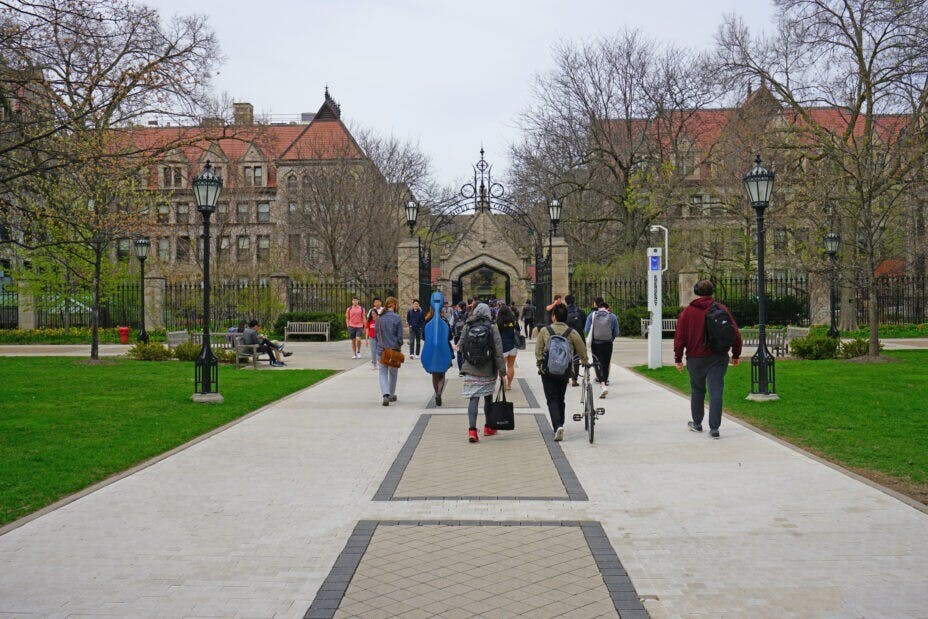 美國曾發生的Varsity Blues招生醜聞，顯示了大學招生過程缺乏透明度。（Shutterstock）