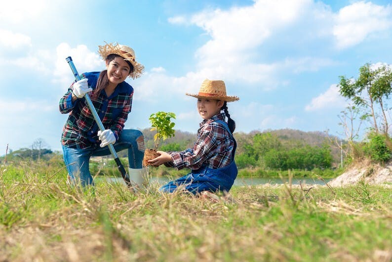 「我們為世界留下甚麼樣的後代？」法國作家桑潘一語道出生態文明教育的重要性。（Shutterstock）