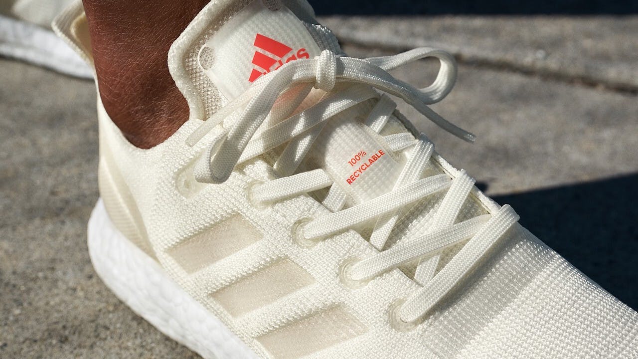 adidas紀錄鞋子從寄送、使用、回收到再製造過程的實際狀況，從中分析成本架構，規劃回收機制等後勤配套，同時改善製程技術。（adidas Facebook）