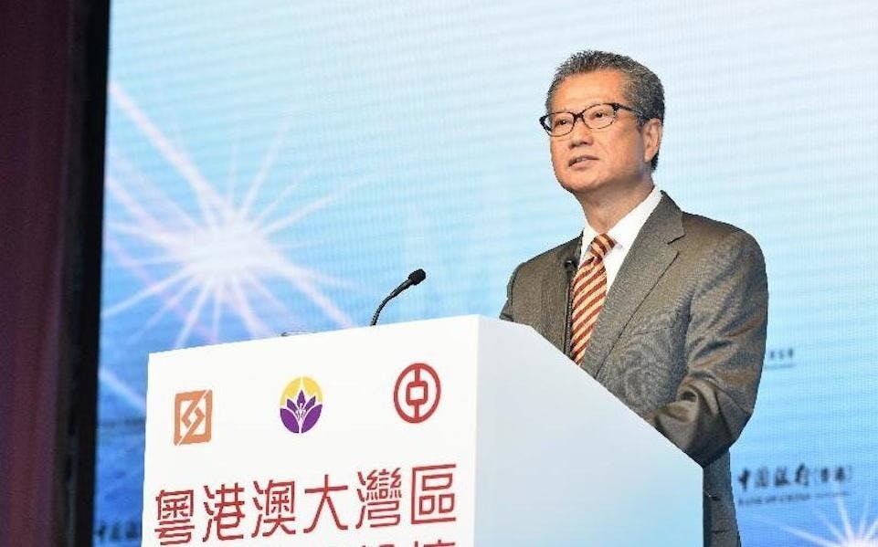 為了推動香港債券市場發展，陳茂波司長推出了債券資助先導計劃，相信會吸引更多內地和海外企業到香港發債。（政府新聞處）