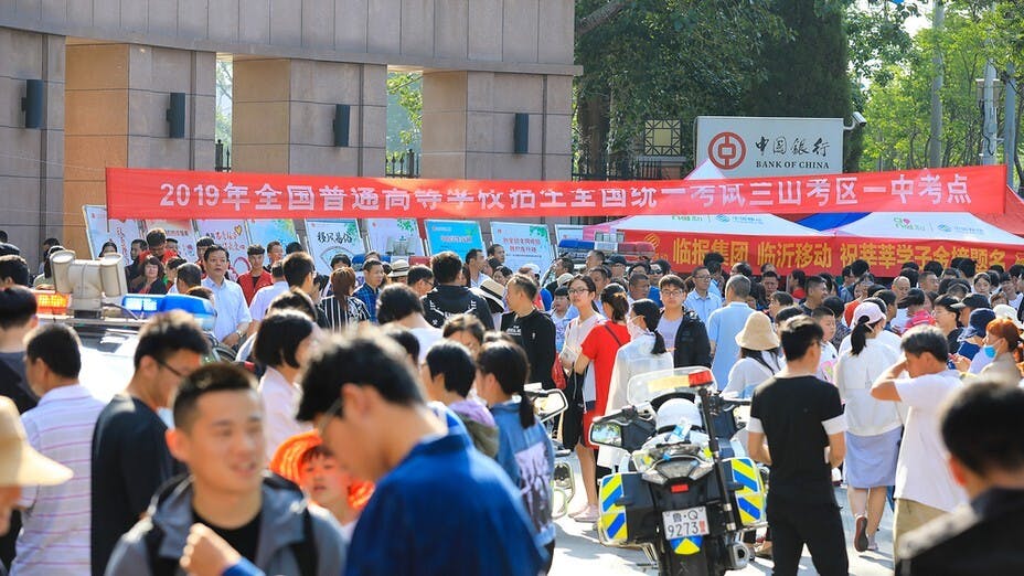 在學位數目沒變的情況下，「雙減」政策對社會流動的影響將會是什麼？（Shutterstock）