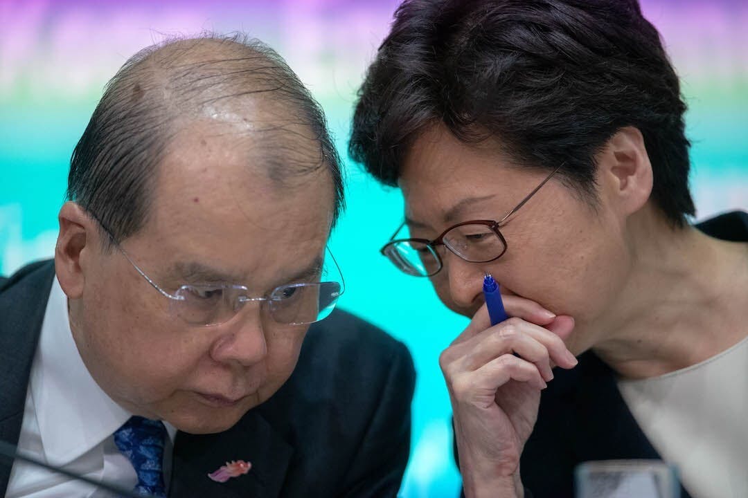 林鄭要幫香港走出困局，就要擺脫公務員、行政人員和技術官僚的心態，當好政治領袖的角色。（亞新社）