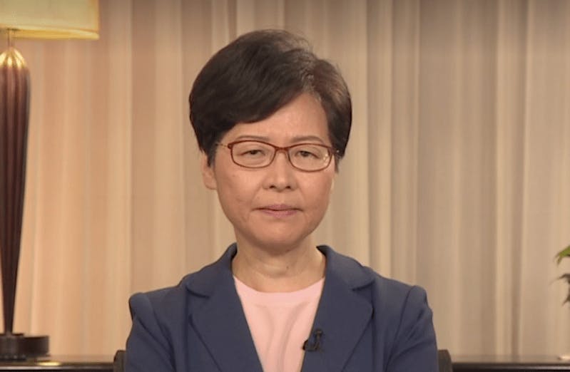 從今個月開始，特首與司局長走入社區與市民對話。（林鄭月娥Facebook）
