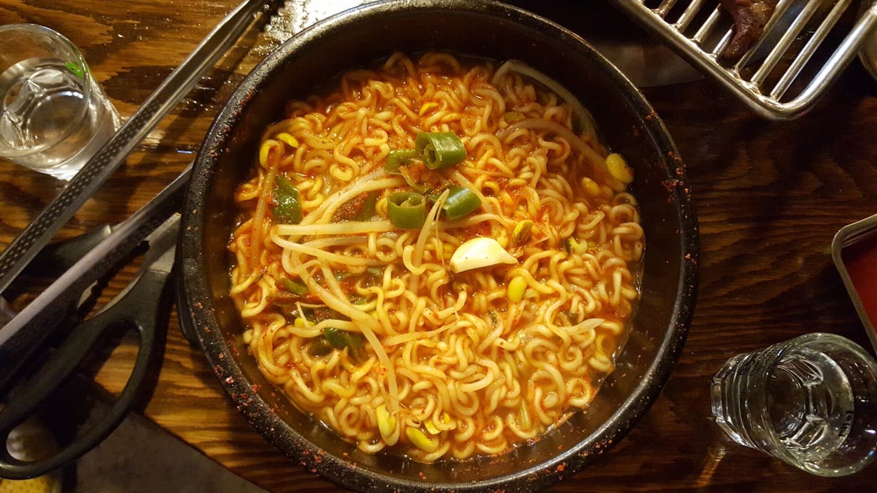 經常吃一些含大量味精的食物，大可會令身體過度肥胖。（Peakpx）