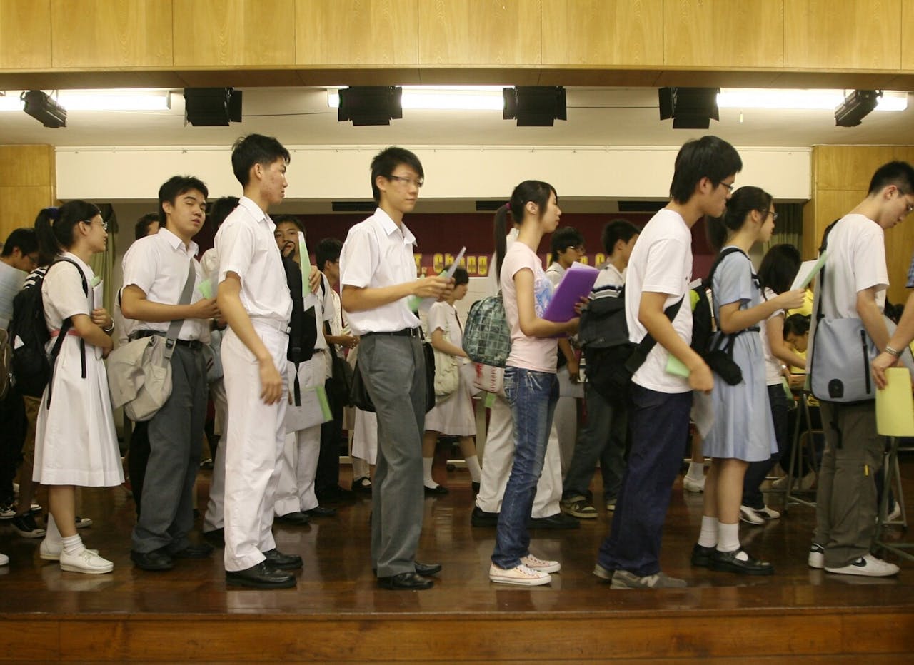 特區政府一向以香港學生在國際評估試獲得好成績而自豪，但今次排名頗平庸，究竟香港教育出了什麼問題？（亞新社）