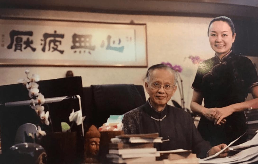 霍氏一心為繼承及保存中國文化而奮鬥，他不惜放棄安穩的大學教授工作，去闖一番事業。