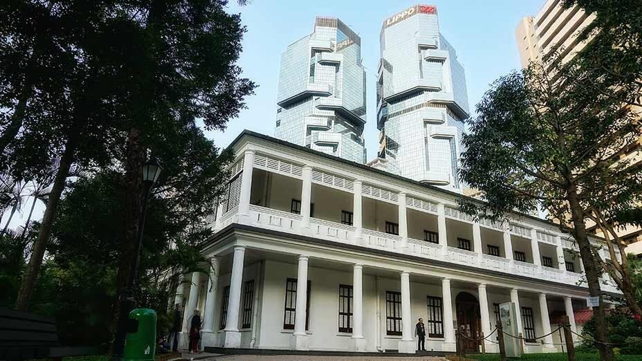 相距一個世紀 A Century Apart