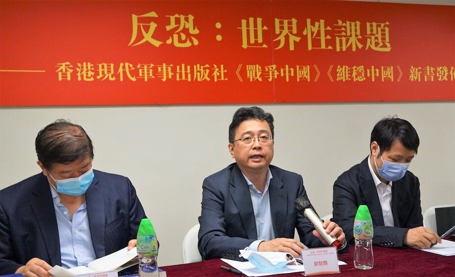 劉智鵬教授（中）指出，不屈服於西方列強的壓力，才能最終實現中華民族的偉大復興。