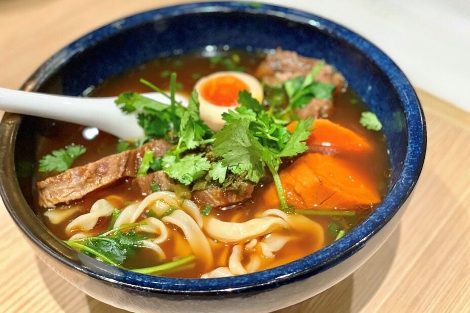 川味紅燒牛肉麵實際上完全是Made in Taiwan的特殊飲食文化產物。