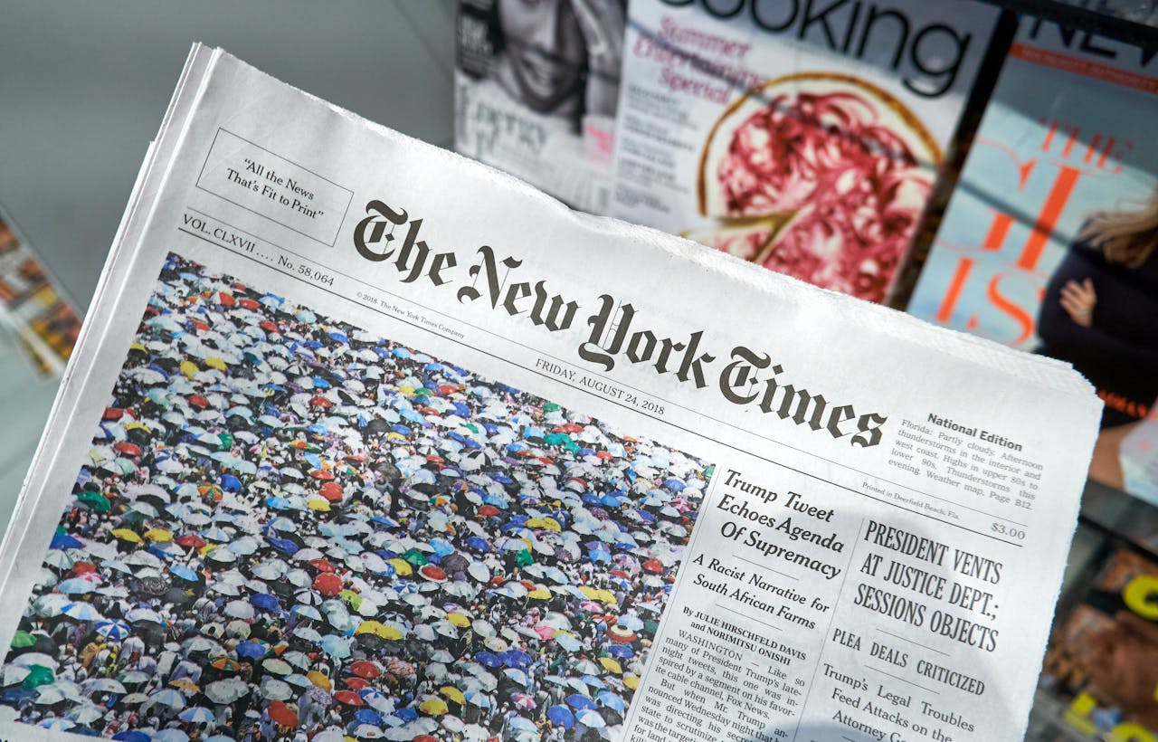 自2000年後，《紐約時報》大幅增加刊登關於中國的文章。在民主、意識形態和管治方面，不少文章均對中國持負面態度，但在文化和全球化則是大力稱讚中國。（Shutterstock）