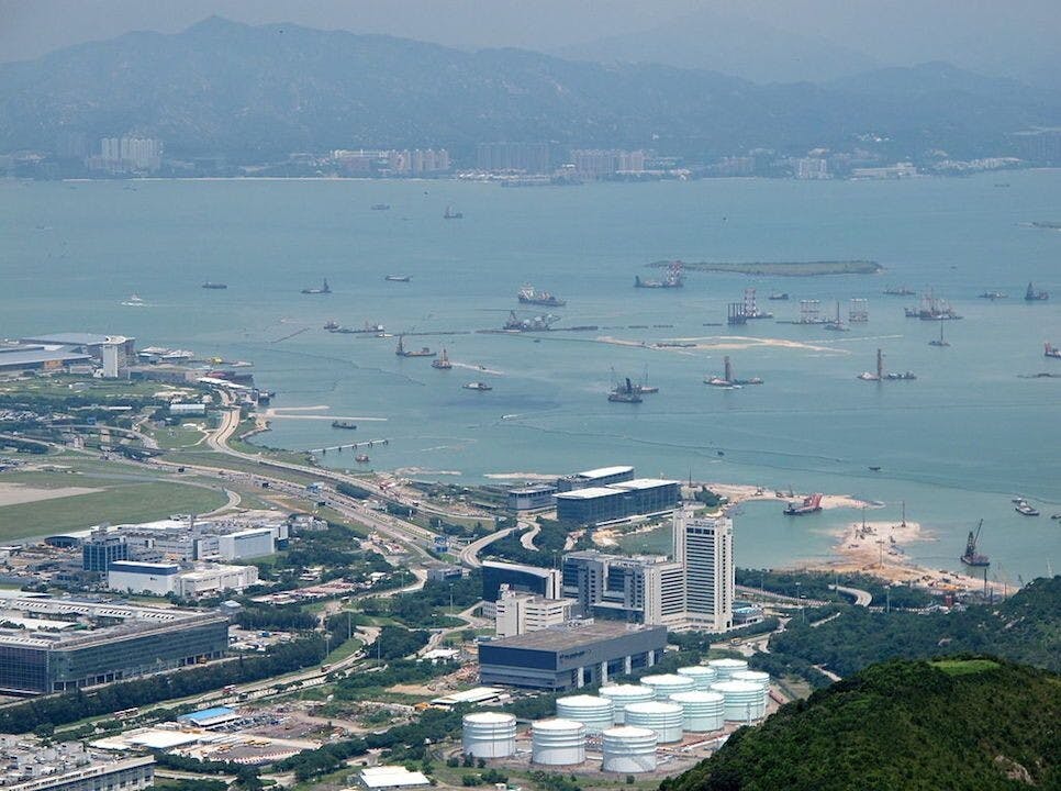 我留意到有市民擔憂填海得來的住宅，全部會供應予新移民人士。（Wikimedia Commons）