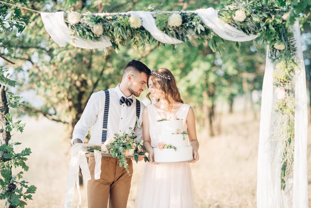 幸福的婚禮不在於豪華裝飾，而是來自親友和地球的真摯祝福。（Shutterstock）