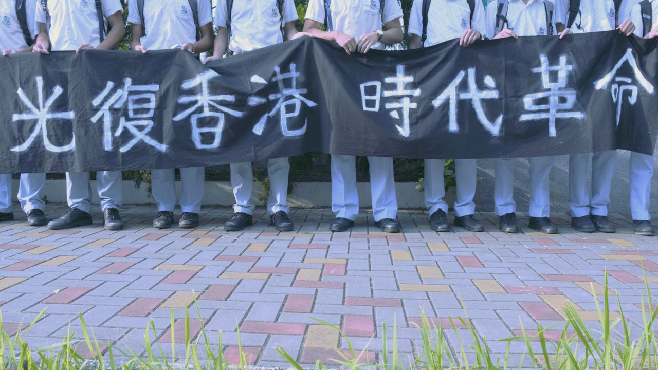年輕人應該明白，客觀環境不容「時代革命」以他們現時的方式取得成功。（亞新社）