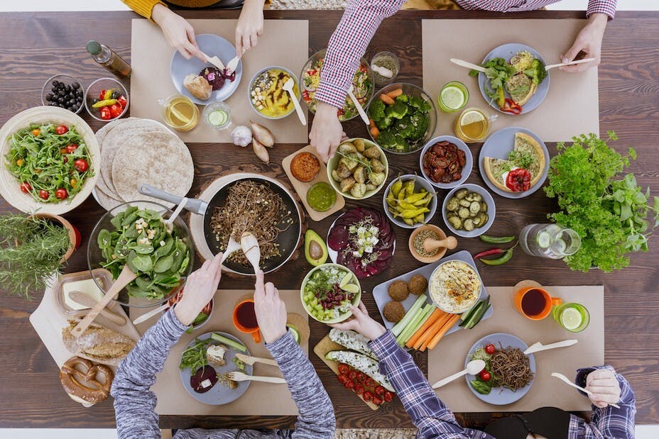 環保、宗教、疫情的多種因素令愈來愈多的人加入素食行列。（Shutterstock）
