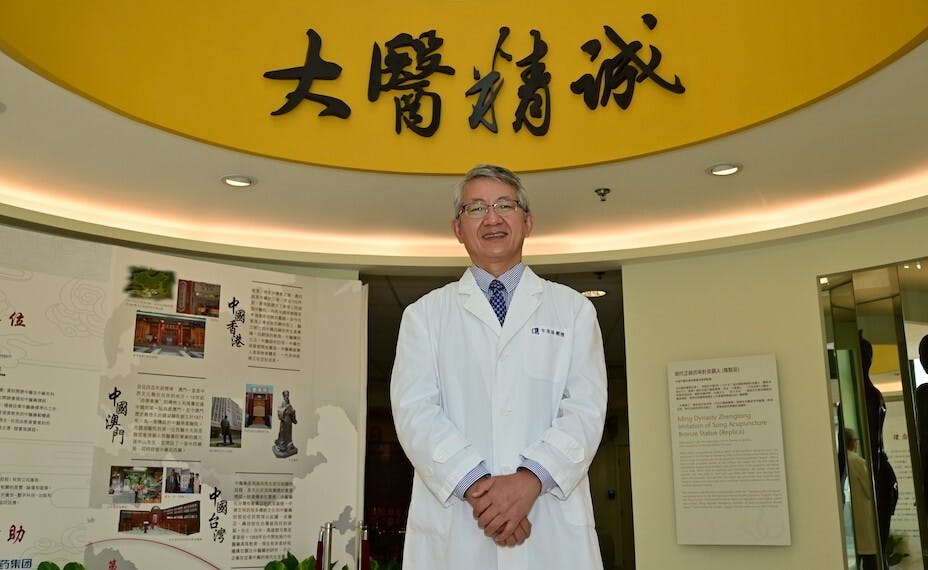 卞兆祥教授表示，浸大很高興獲得政府認可，得到第一間中醫醫院的經營權，這是浸大同事過去20年努力的成果。（文灼峰攝）