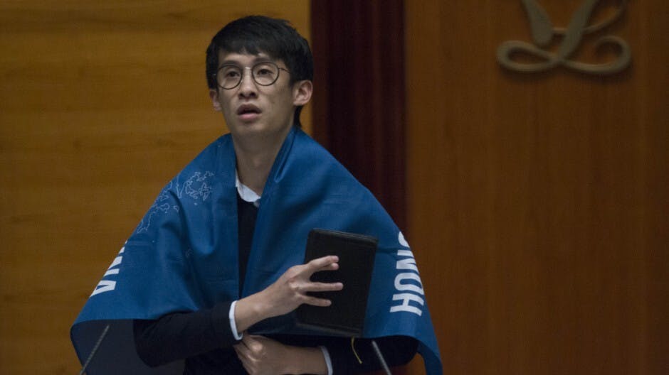 嬉皮笑臉 毫無誠信
