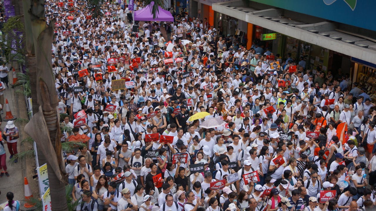 雖然現在香港有些人可以五十步笑百步，認為內地的新聞自由和法治狀況更差，不過目前香港目前的發展狀況是絕對令人擔憂的。（灼見名家圖片）
