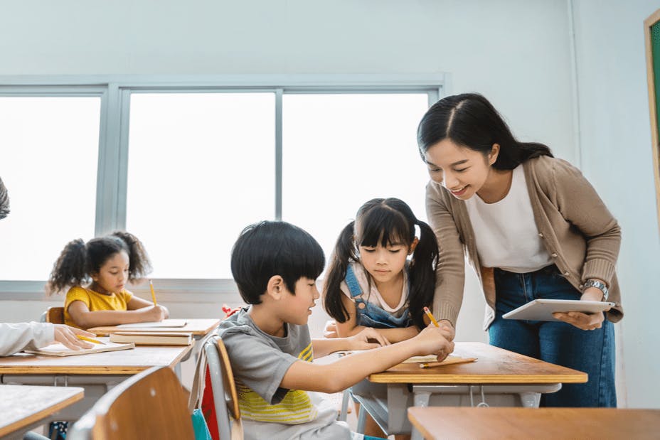 在教師離職潮下，重要的是如何做好新教師的導入培訓。（Shutterstock）