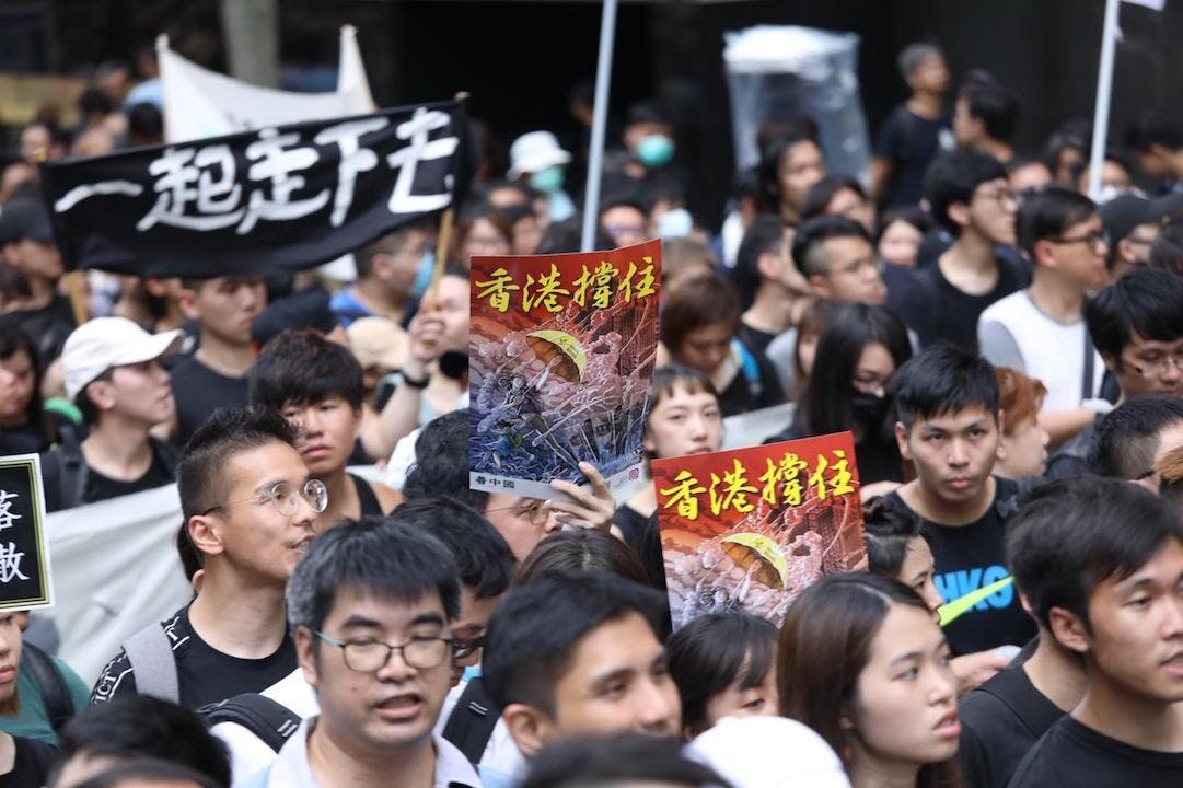 這些概念性的東西，都帶有非常強烈的主觀因素、意識和色彩，容易被帶有偏見和別有用心的教師，用來對學生進行「洗腦」。（亞新社）