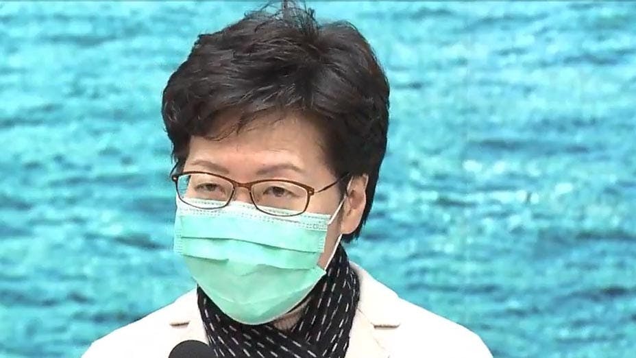 林鄭月娥呼籲香港人盡快從內地回來。回港後，條件許可下，14天內留在家中，如要外出須配戴口罩。港人不要到疫情地方。（NowTV新聞截圖）