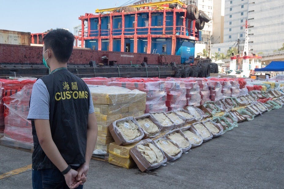 疫情期間水貨客幾近絕跡，警方不時偵破經由水路走私貨品往內地的大案。（亞新社）