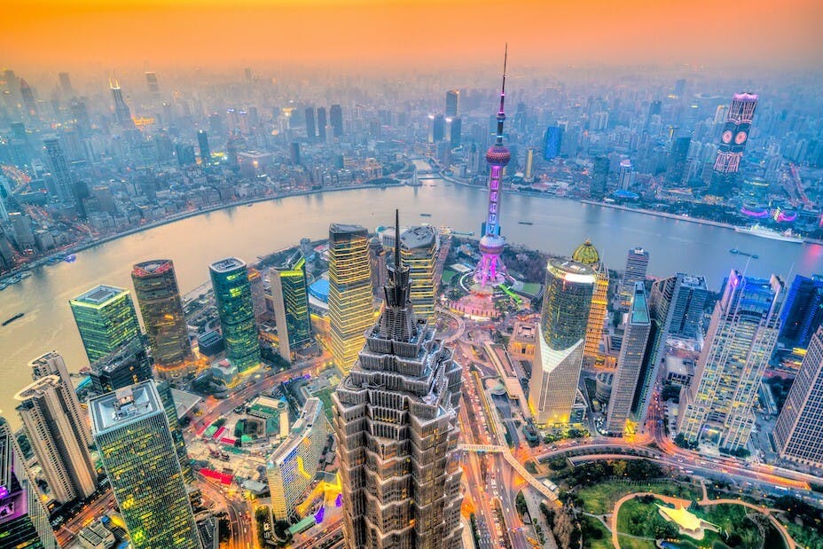高樓大廈林立的上海浦東。（Shutterstock）