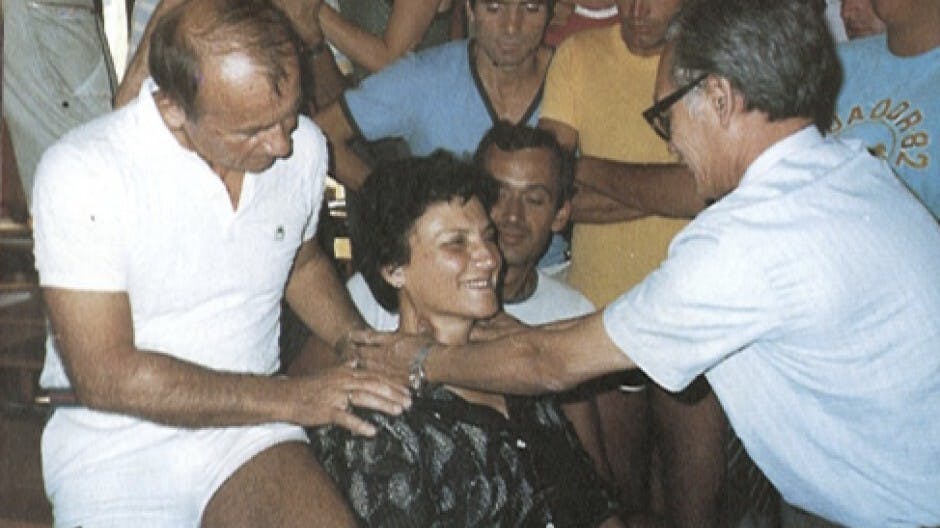 1985年，作者為保加利亞工黨總書記夫人治療無唾液怪病。