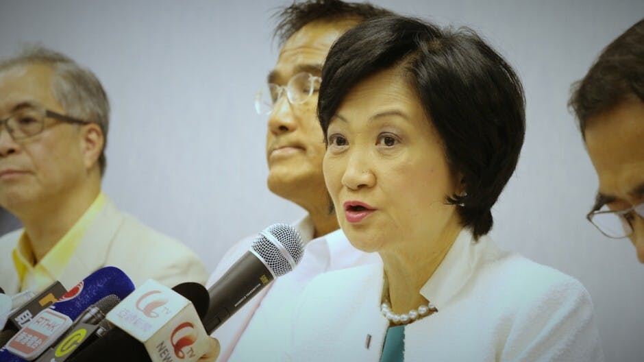 主席葉劉淑儀表示，上次發表政綱是3年前，提出新政綱是為了回應社會的迫切問題。