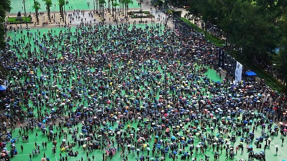 數萬人維園集會 警反對港島東遊行 Thousands Rally at Victoria Park after Eastern March Banned