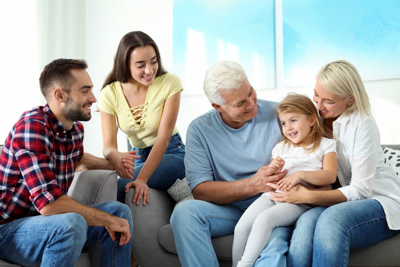 家庭氣氛好，用關懷鼓勵代替抱怨。（Shutterstock）