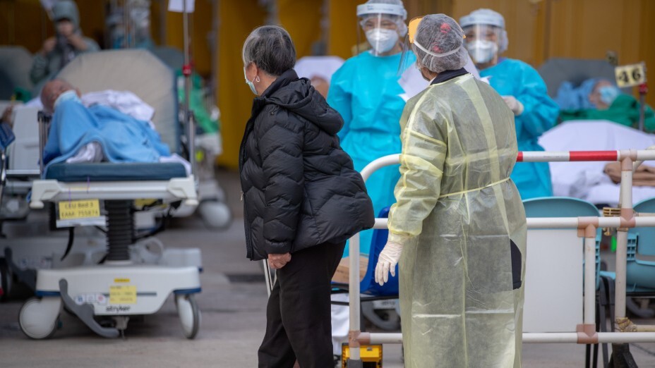 悠悠過了30年，今次第5波疫情一起，安老院的情況仍然令人感到不安。（亞新社）