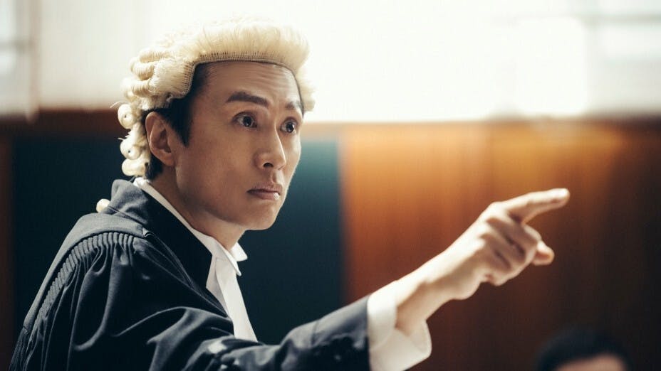 《毒舌大狀》和《正義迴廊》這兩大法庭戲賣座，也突顯了香港民間近年感到司法公正已經動搖的深切焦慮。（《毒舌大狀》劇照）