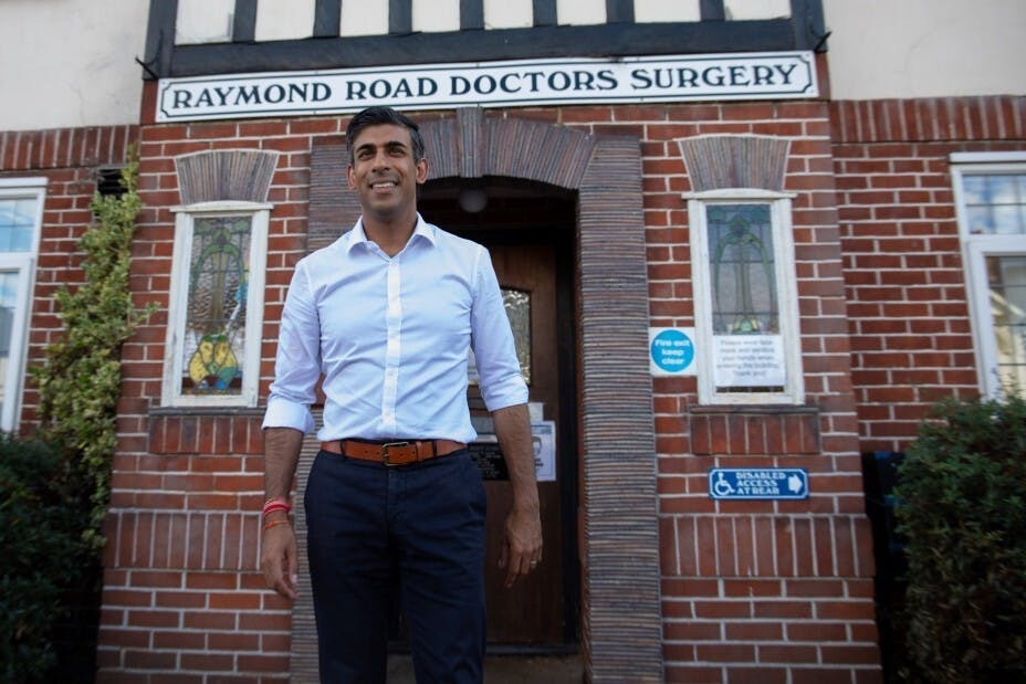英國首相卓慧思早前宣布辭職，相位由曾任財相的辛偉誠（圖）接手。（亞新社）