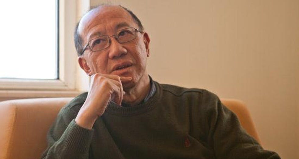 他便是香港資深電影人張家振，曾獲亞洲電影博覽會頒授「近十年最佳製片人」，在行內享負盛名。（百度百科圖片）