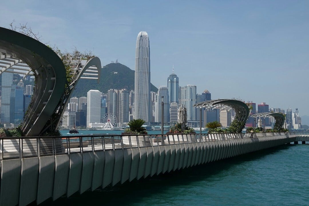 今次的疫情希望能夠喚醒管治者，香港絕對不能停留於一個階段持續不變，因為食老本只是死路一條。（亞新社）